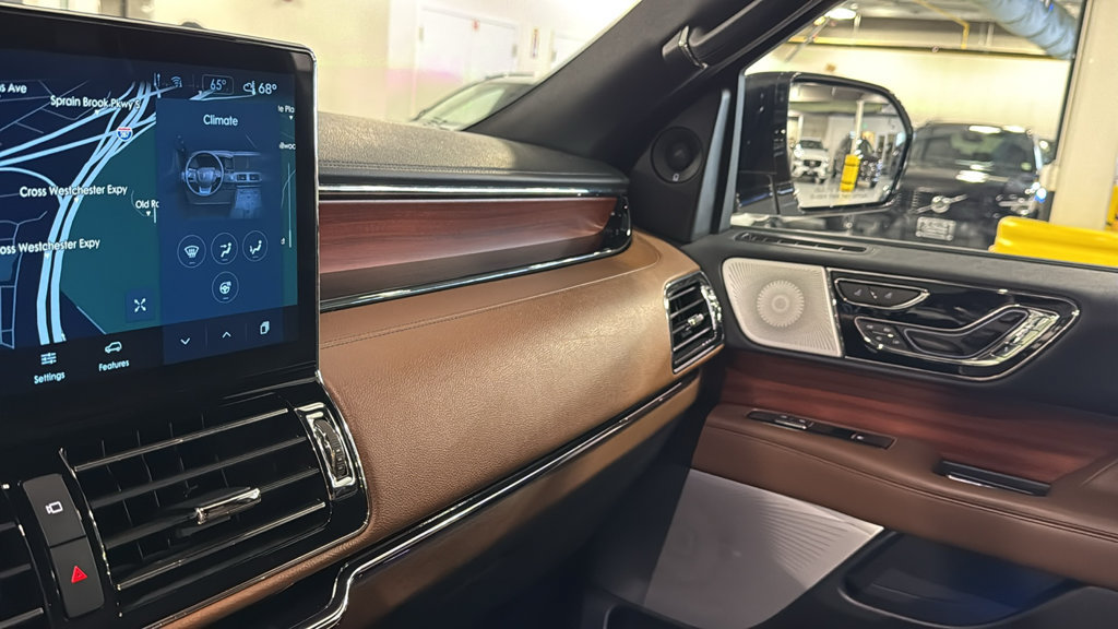 Used 2024 Lincoln Navigator L Reserve AWD/4WD image 19