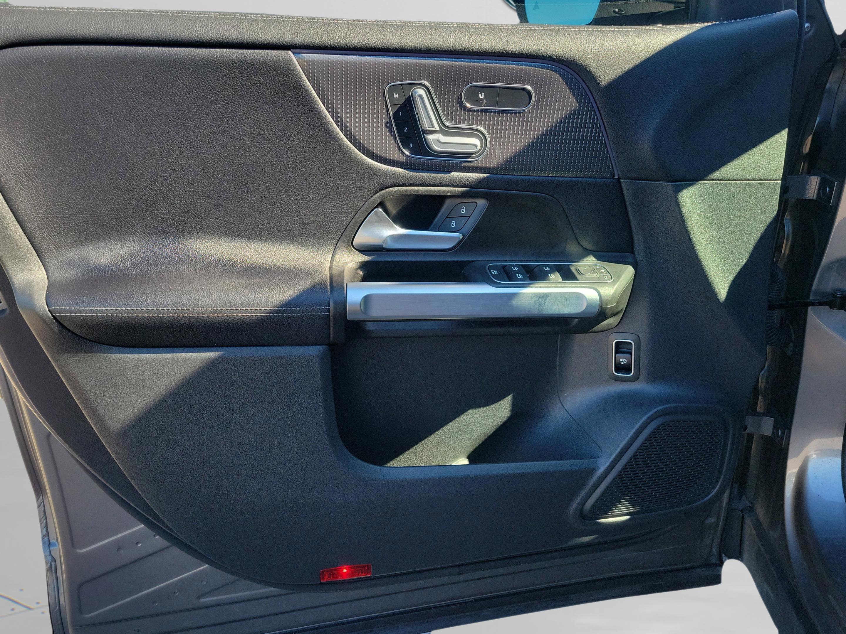 Certified 2021 Mercedes-Benz GLB 250 4MATIC image 29