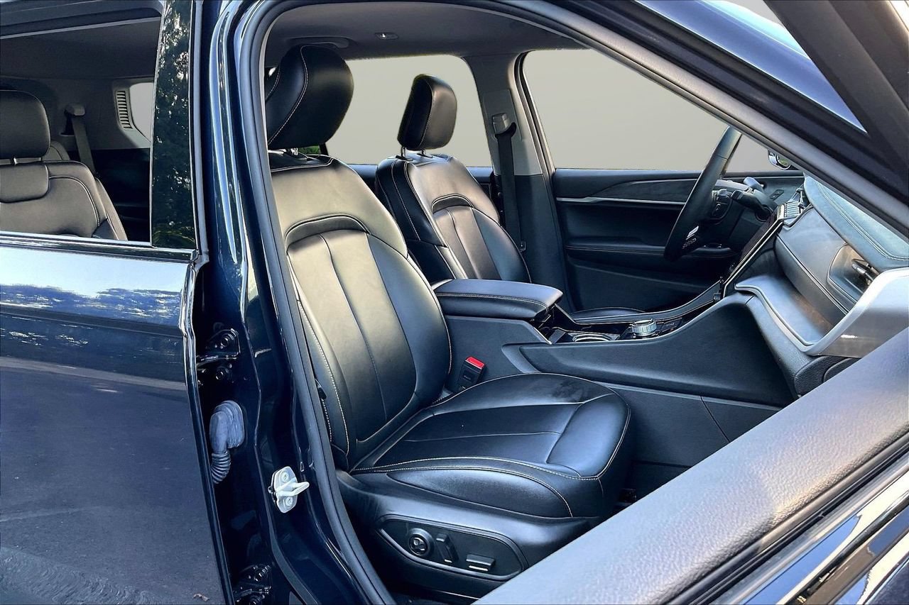 Certified 2023 Jeep Grand Cherokee L Limited AWD/4WD image 24
