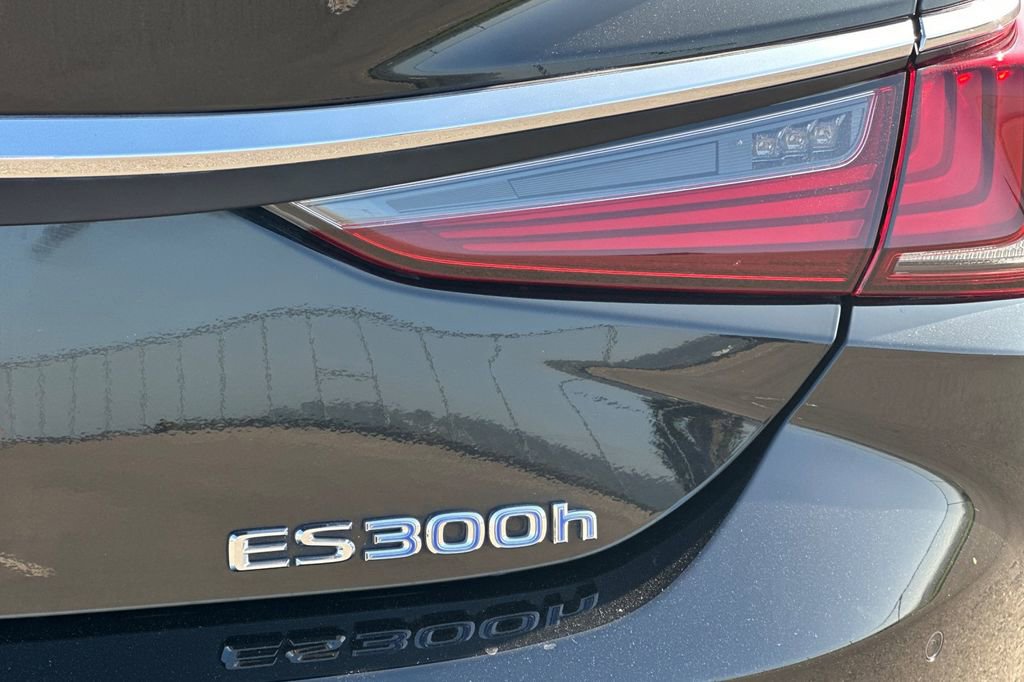 Certified 2020 Lexus ES 300h w/ Premium Package image 25