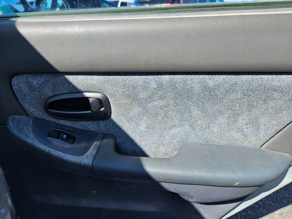 Used 2001 Hyundai Elantra GLS image 17