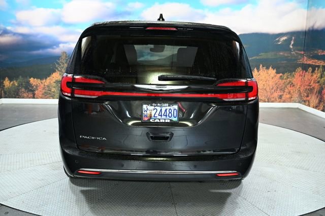 Used 2023 Chrysler Pacifica Touring-L image 7
