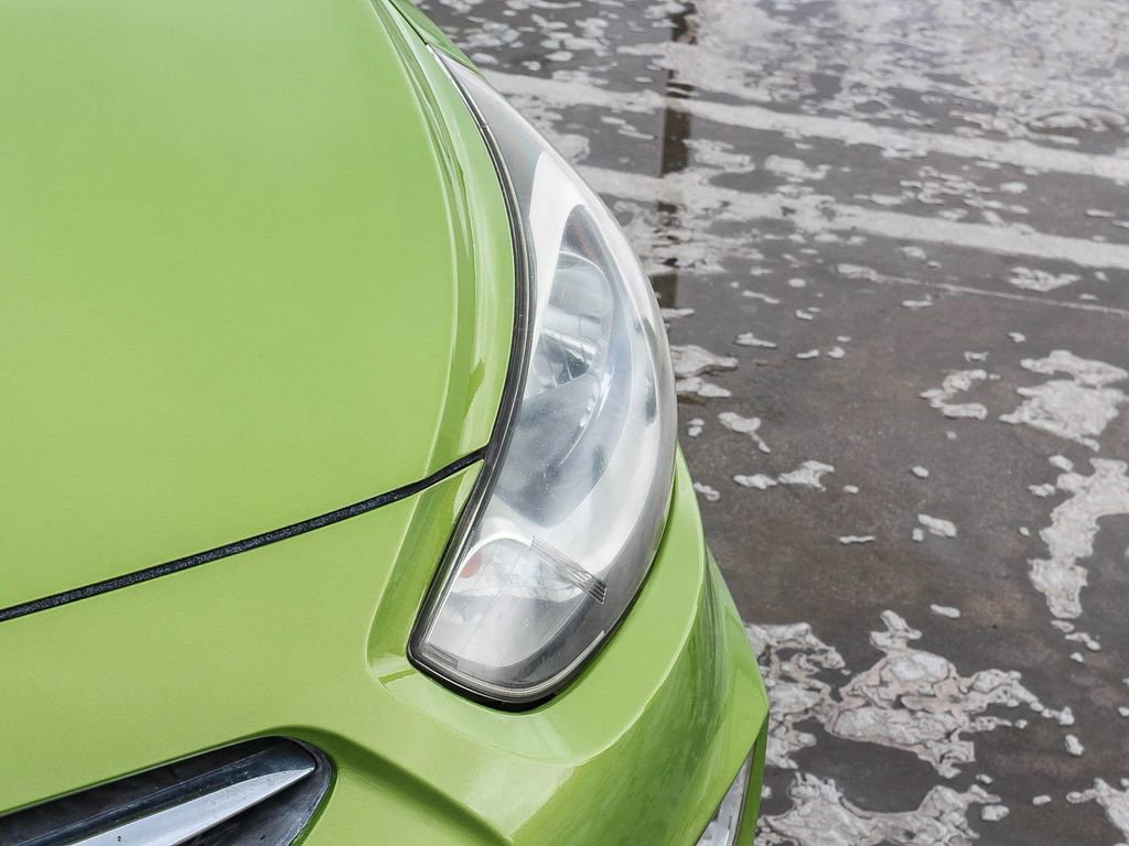 Used 2012 Hyundai Accent SE image 9