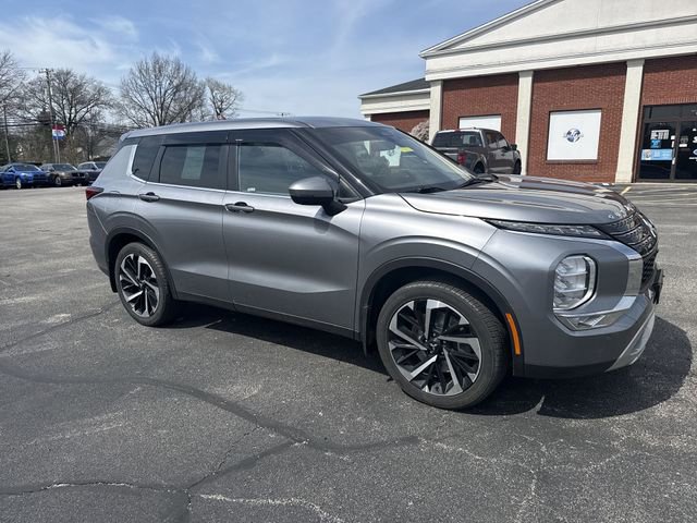 Used 2022 Mitsubishi Outlander SE image 11