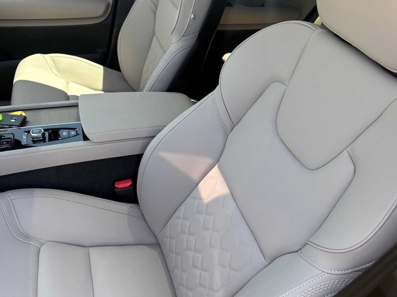 New 2026 Volvo XC90 B6 Plus w/ Protection Package Premier image 18