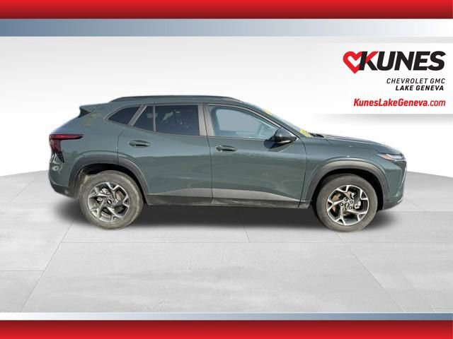 Used 2025 Chevrolet Trax LT FWD image 3