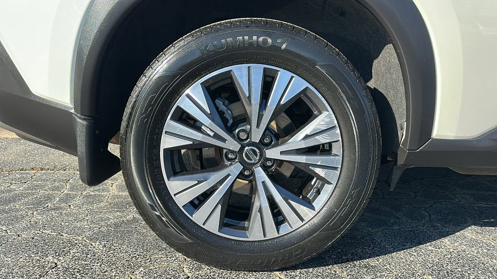 Used 2021 Nissan Rogue SV w/ Premium Package image 14