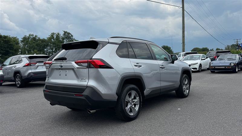 Used 2022 Toyota RAV4 XLE w/ Convenience Package AWD/4WD image 5