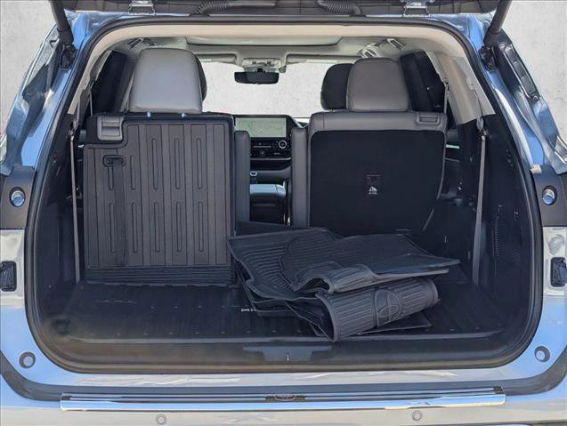 Used 2024 Toyota Highlander Platinum image 6