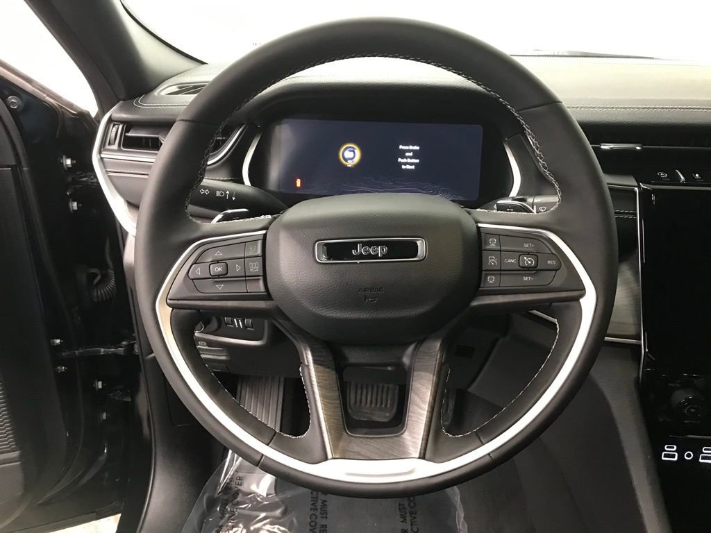 Used 2025 Jeep Grand Cherokee Limited image 14