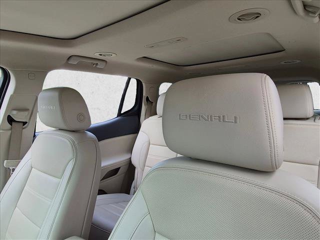 Used 2021 GMC Acadia Denali w/ Denali Technology Package FWD image 17