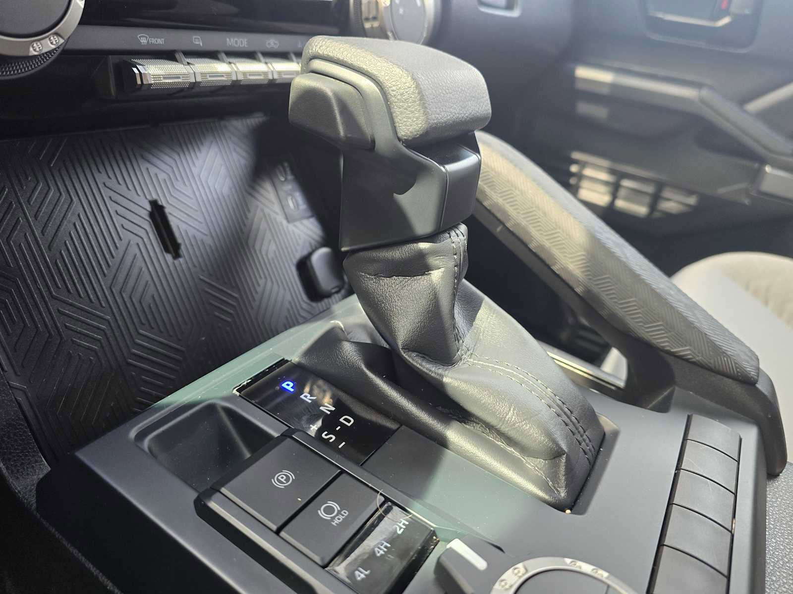 Used 2025 Toyota Tacoma SR5 AWD/4WD image 33