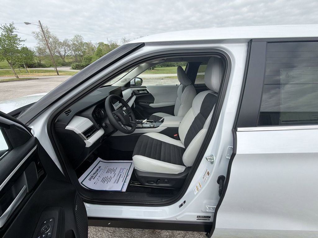 New 2026 Mitsubishi Outlander SE AWD/4WD image 11