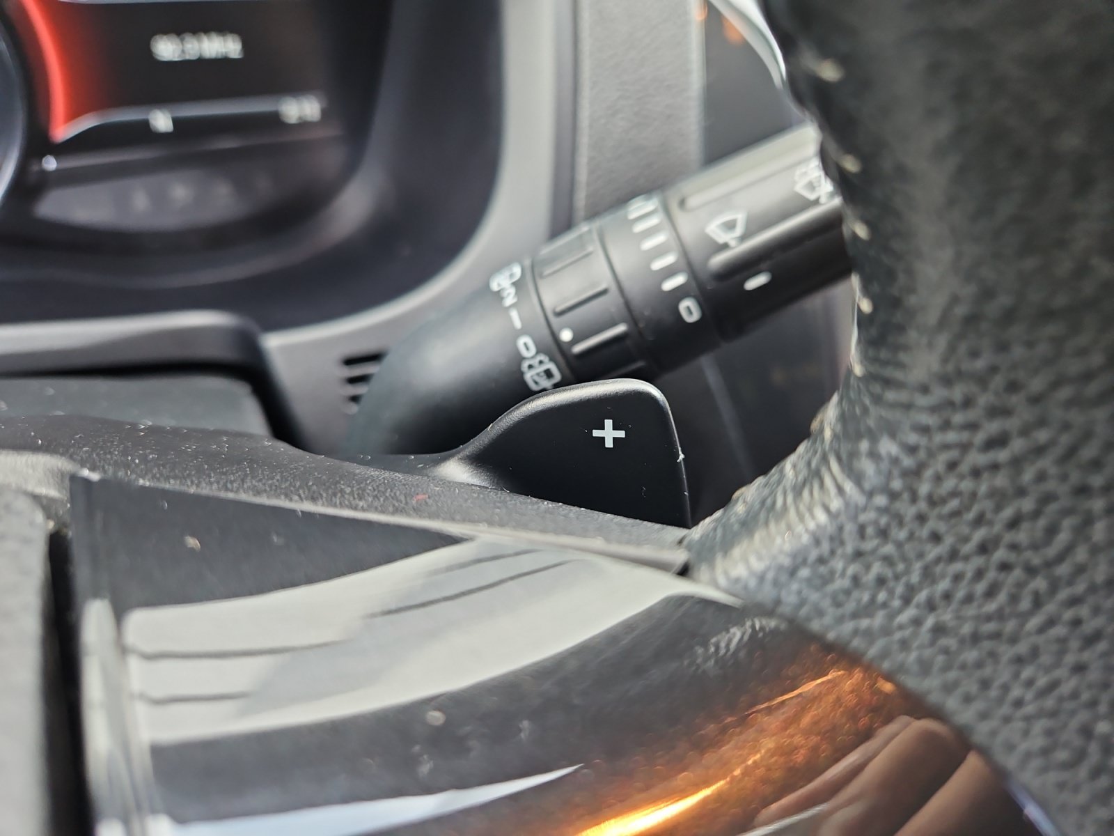 Used 2017 Ford Explorer XLT w/ Equipment Group 202A FWD image 31