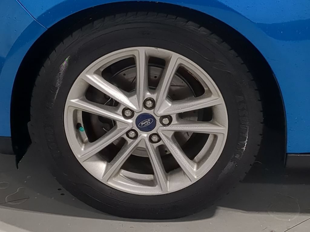 Used 2016 Ford Focus SE w/ SE Cold Weather Package FWD image 17