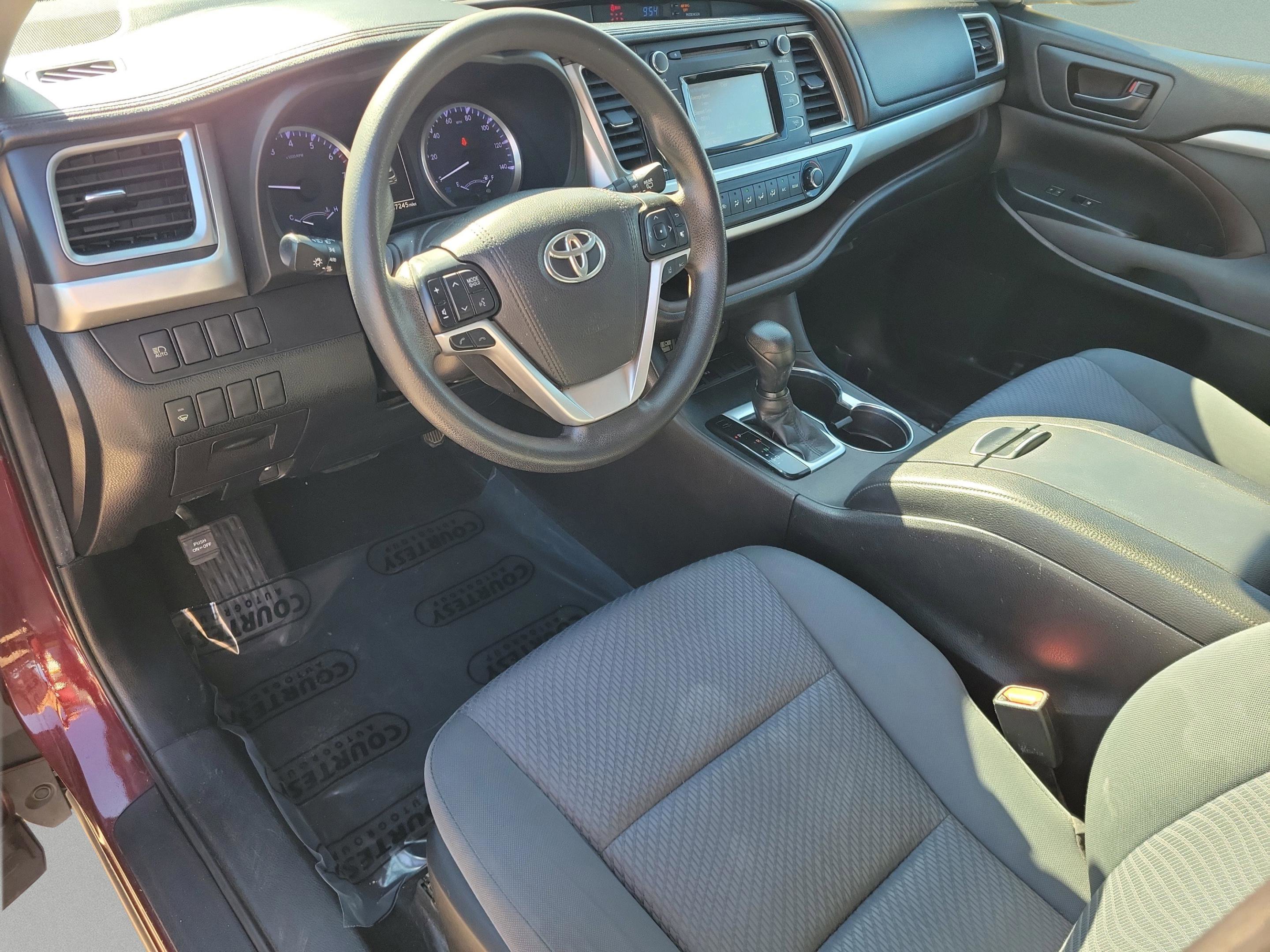 Used 2019 Toyota Highlander LE image 16