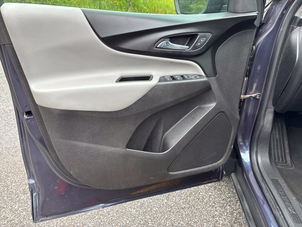 Used 2019 Chevrolet Equinox LS AWD/4WD image 34