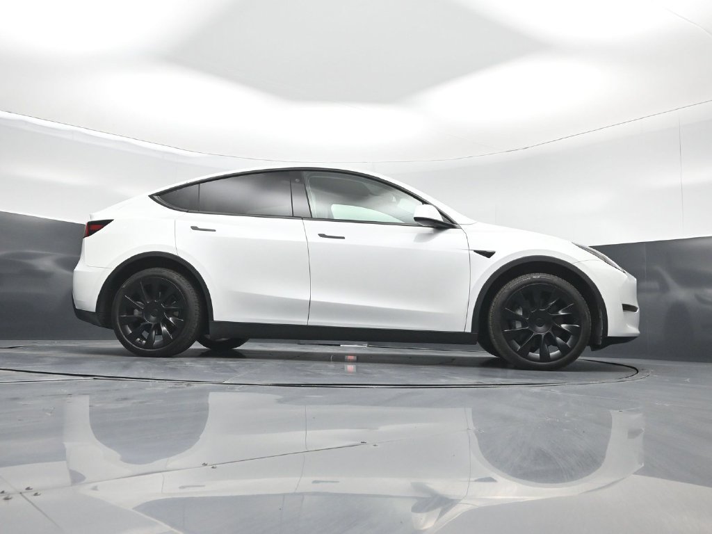 Used 2023 Tesla Model Y Long Range AWD/4WD image 39