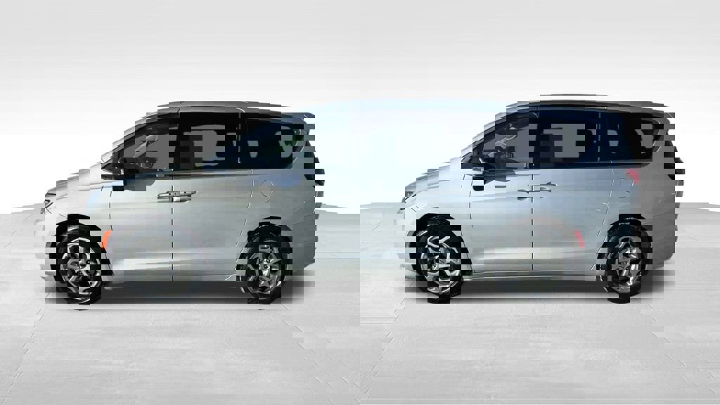 Used 2024 Chrysler Pacifica Limited image 5