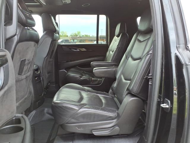 Used 2015 Cadillac Escalade ESV Platinum AWD/4WD image 29