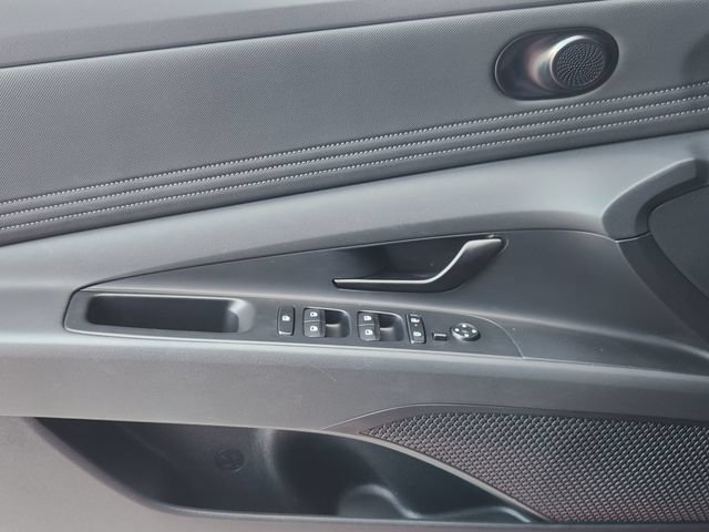 Certified 2025 Hyundai Elantra Sport FWD image 16