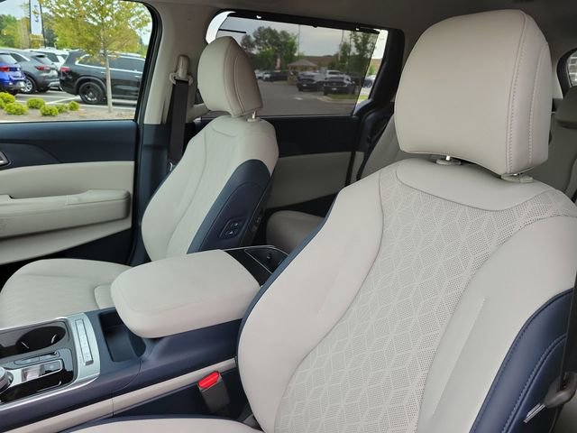 Used 2026 Kia Carnival EX FWD image 14