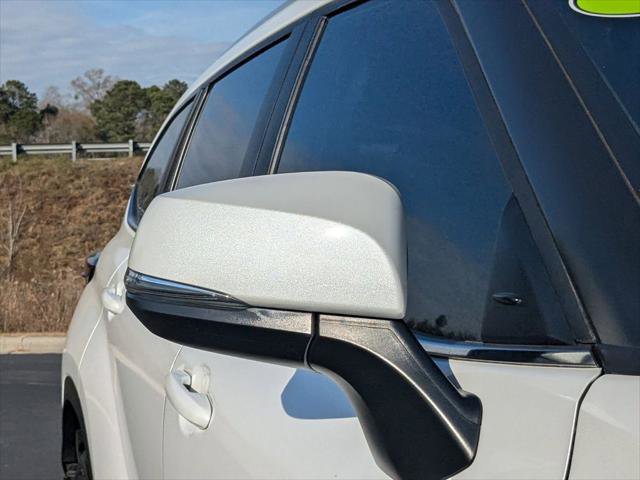 Certified 2024 Toyota Highlander XLE image 10