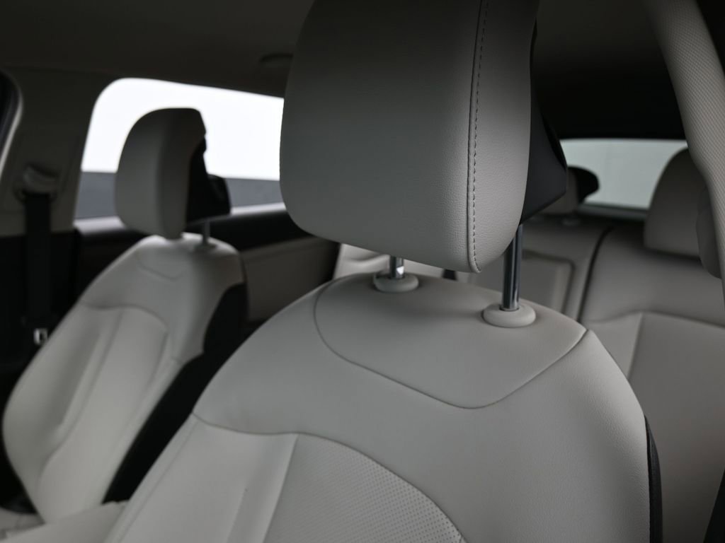 Used 2024 Kia Sportage EX image 16