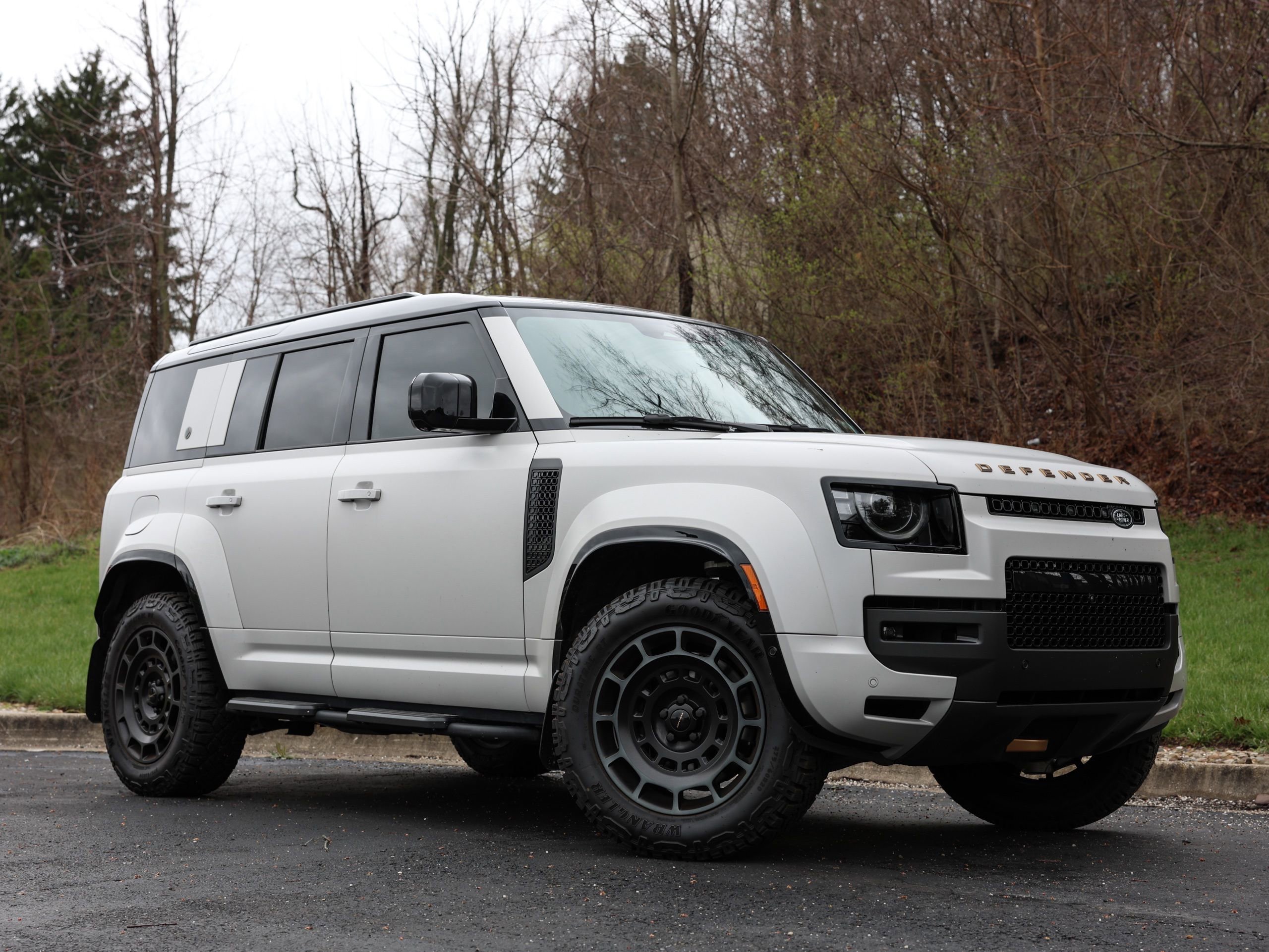 Used 2026 Land Rover Defender 110 image 9