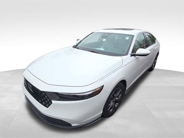 Used 2023 Honda Accord EX image 8