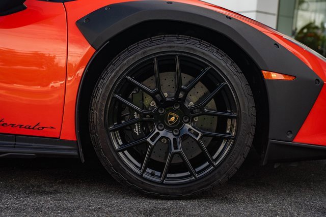 Used 2023 Lamborghini Huracan Sterrato image 19
