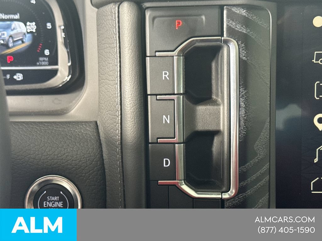 Used 2024 GMC Yukon Denali w/ Advanced Technology Package AWD/4WD image 39