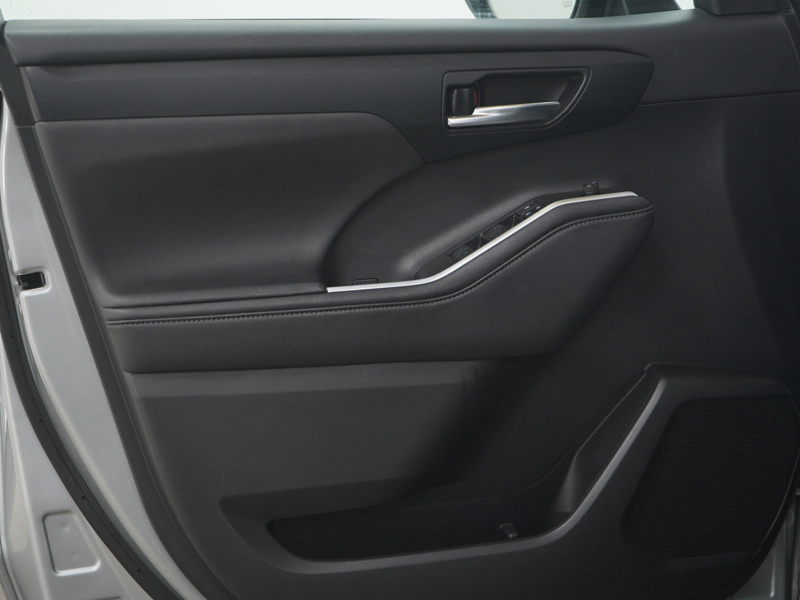 Used 2021 Toyota Highlander XLE image 22