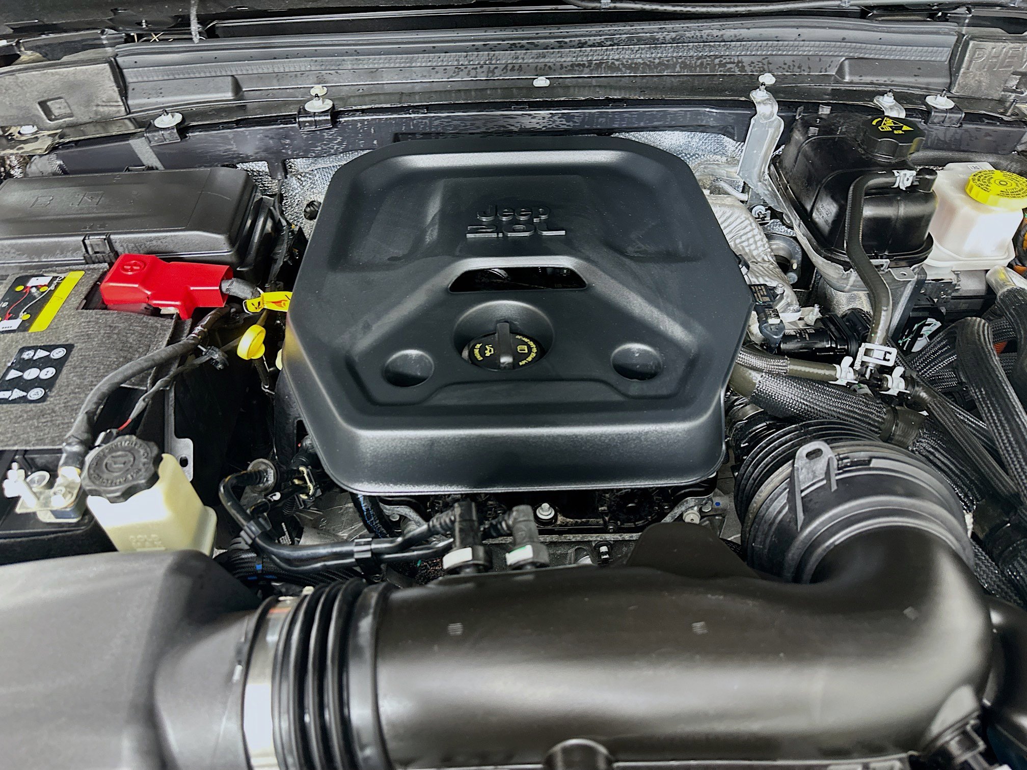 Used 2025 Jeep Wrangler Sahara AWD/4WD image 31