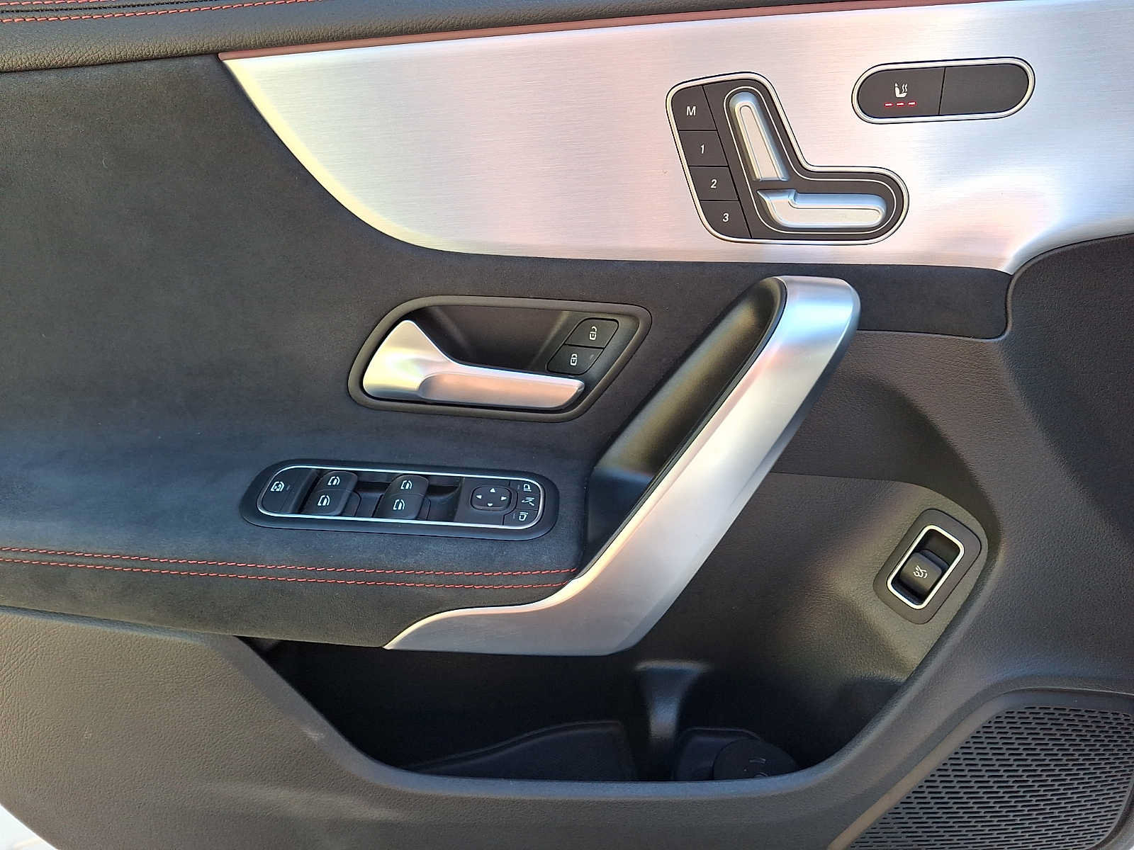 Used 2023 Mercedes-Benz CLA 250 4MATIC image 9