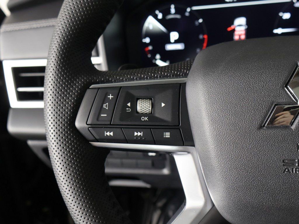 New 2026 Mitsubishi Outlander SE image 46