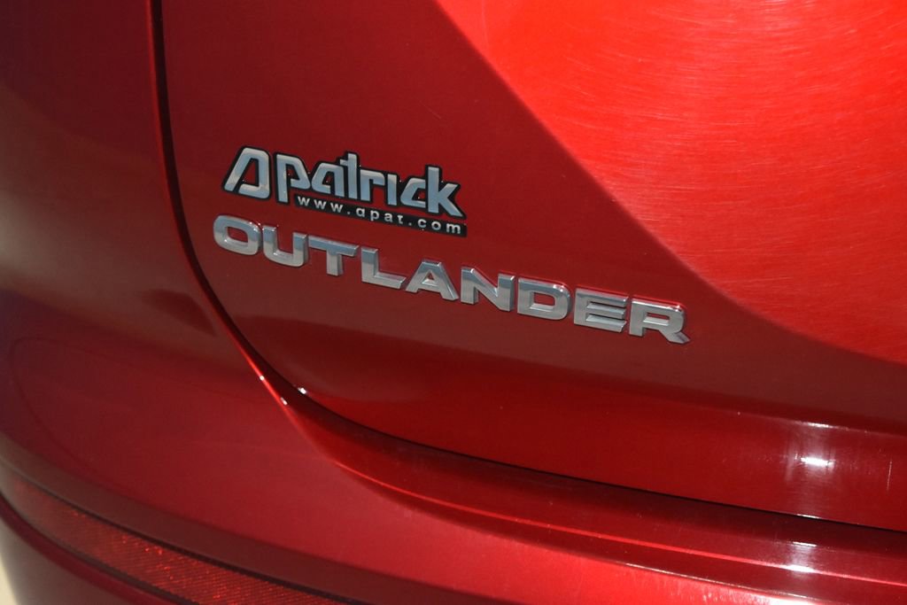 Used 2024 Mitsubishi Outlander SE image 27