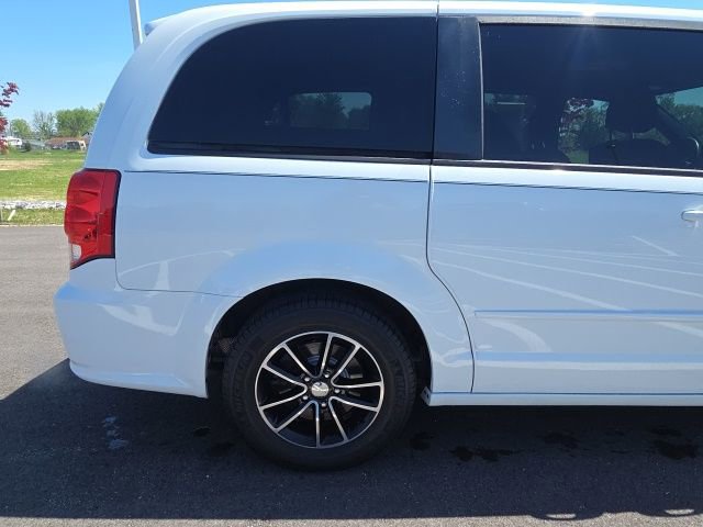 Used 2017 Dodge Grand Caravan SXT w/ Blacktop Package FWD image 7