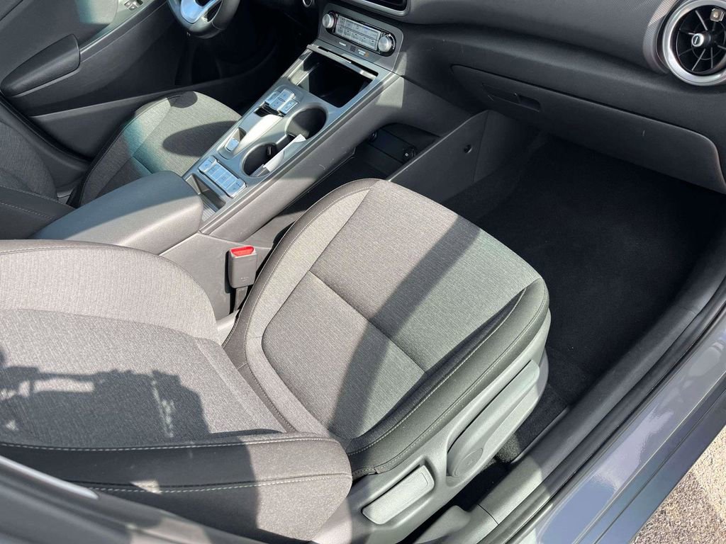 Used 2023 Hyundai Kona SEL image 11