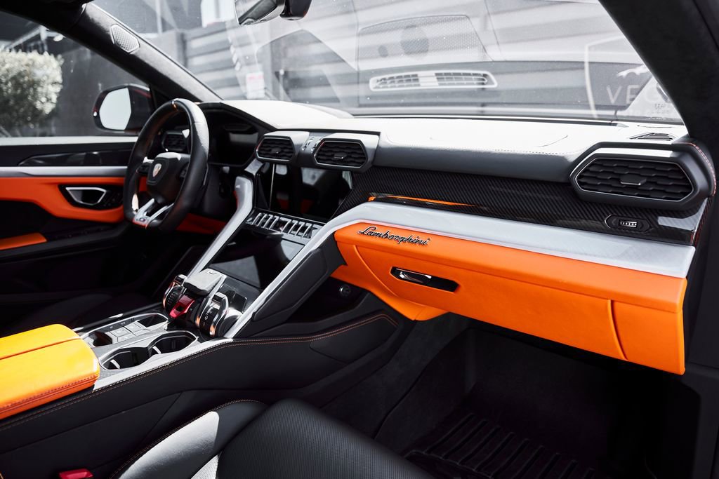 Used 2022 Lamborghini Urus AWD/4WD image 42