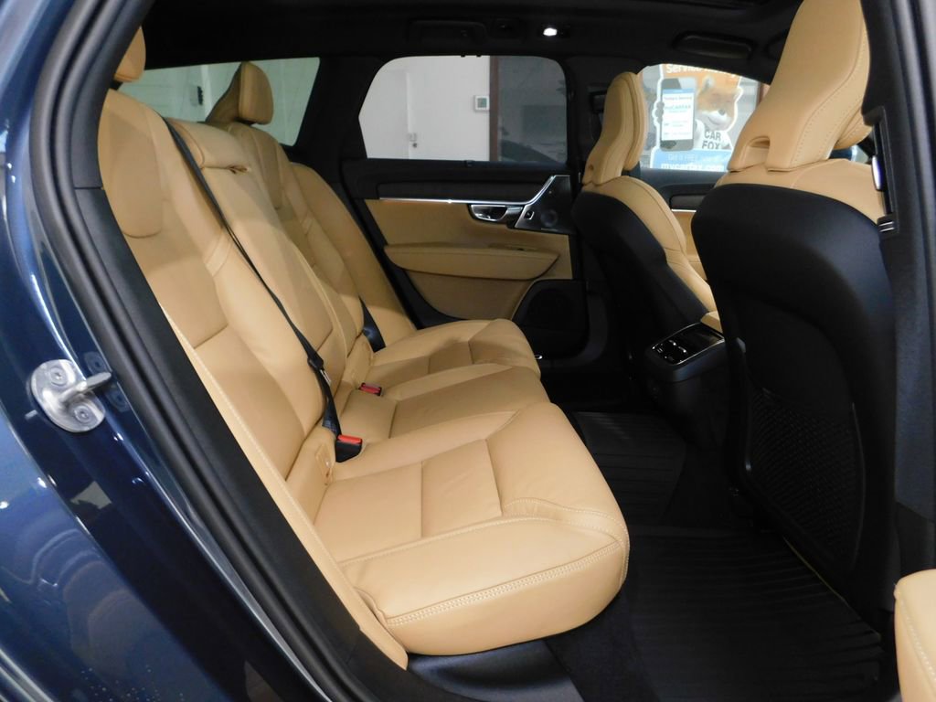 Used 2026 Volvo V90 B6 Cross Country Ultra image 92