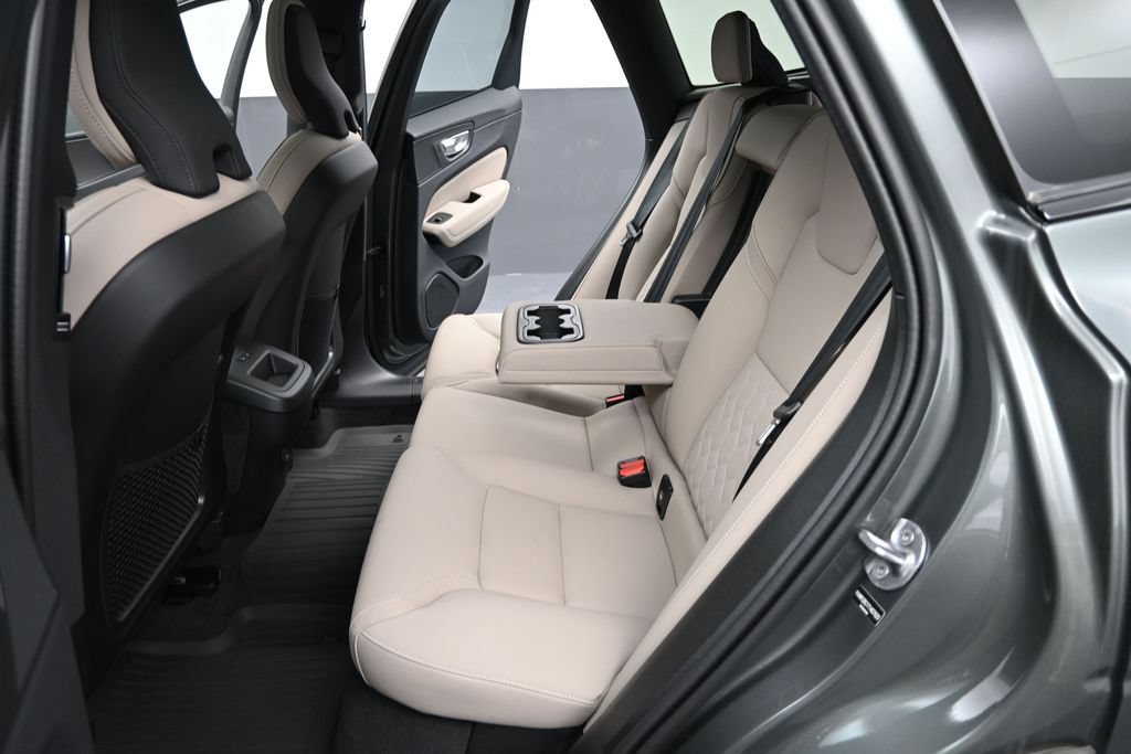 New 2026 Volvo XC60 B5 Plus w/ Protection Package Premier AWD/4WD image 14