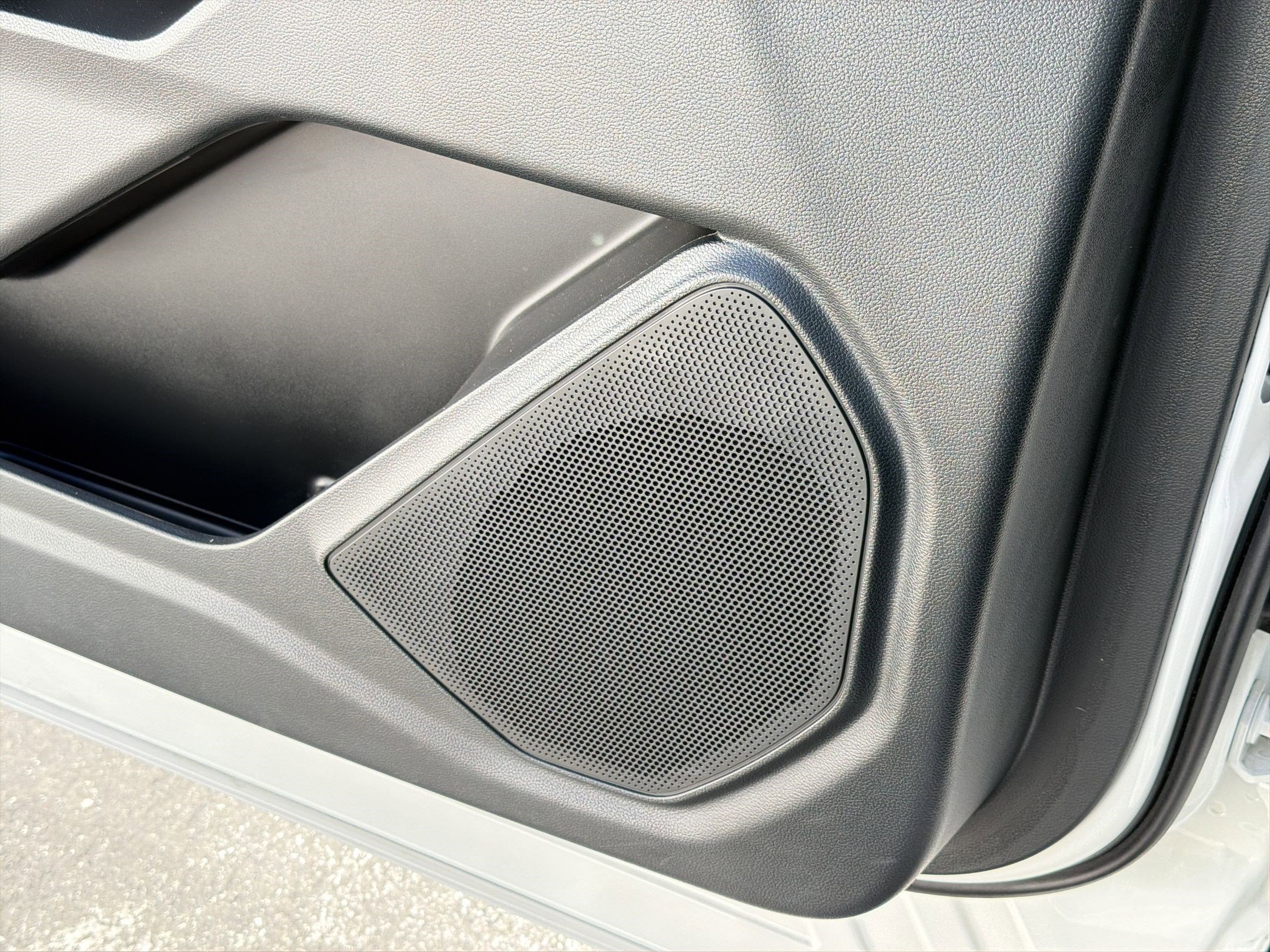 Used 2023 Ford Explorer Limited w/ Equipment Group 301A image 21