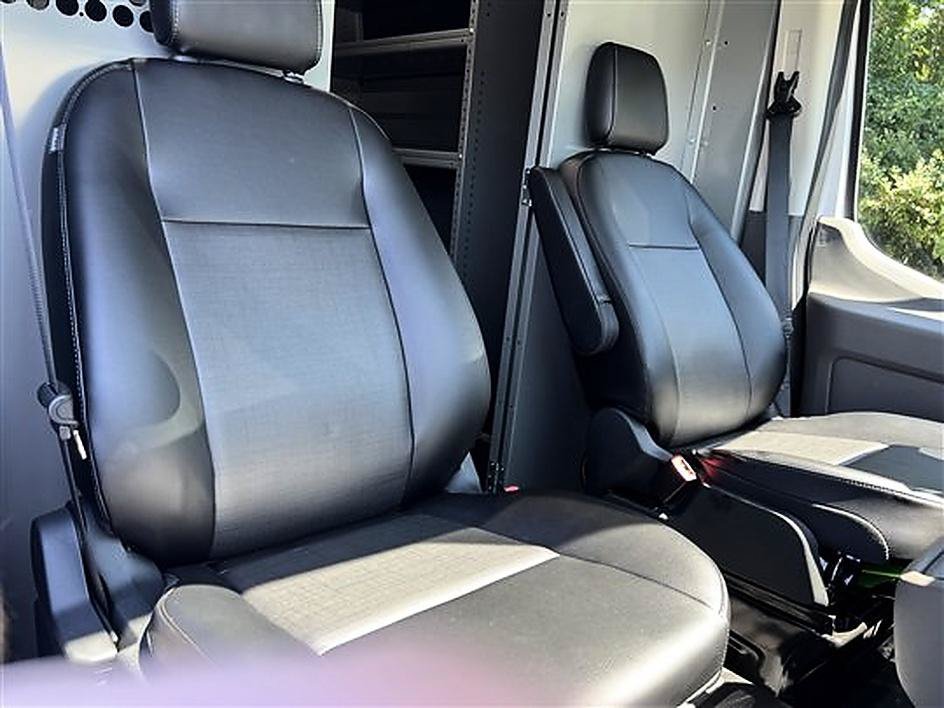New 2024 Ford Transit 250 148 Medium Roof w/ Load Area Protection Package RWD image 18