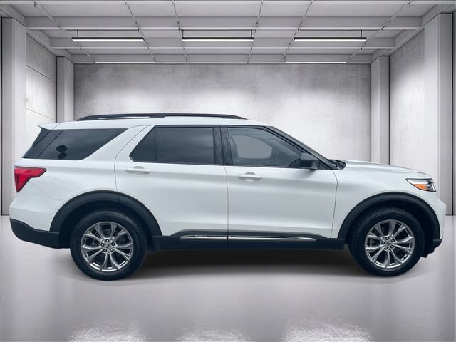 Used 2021 Ford Explorer XLT w/ Equipment Group 202A AWD/4WD image 2