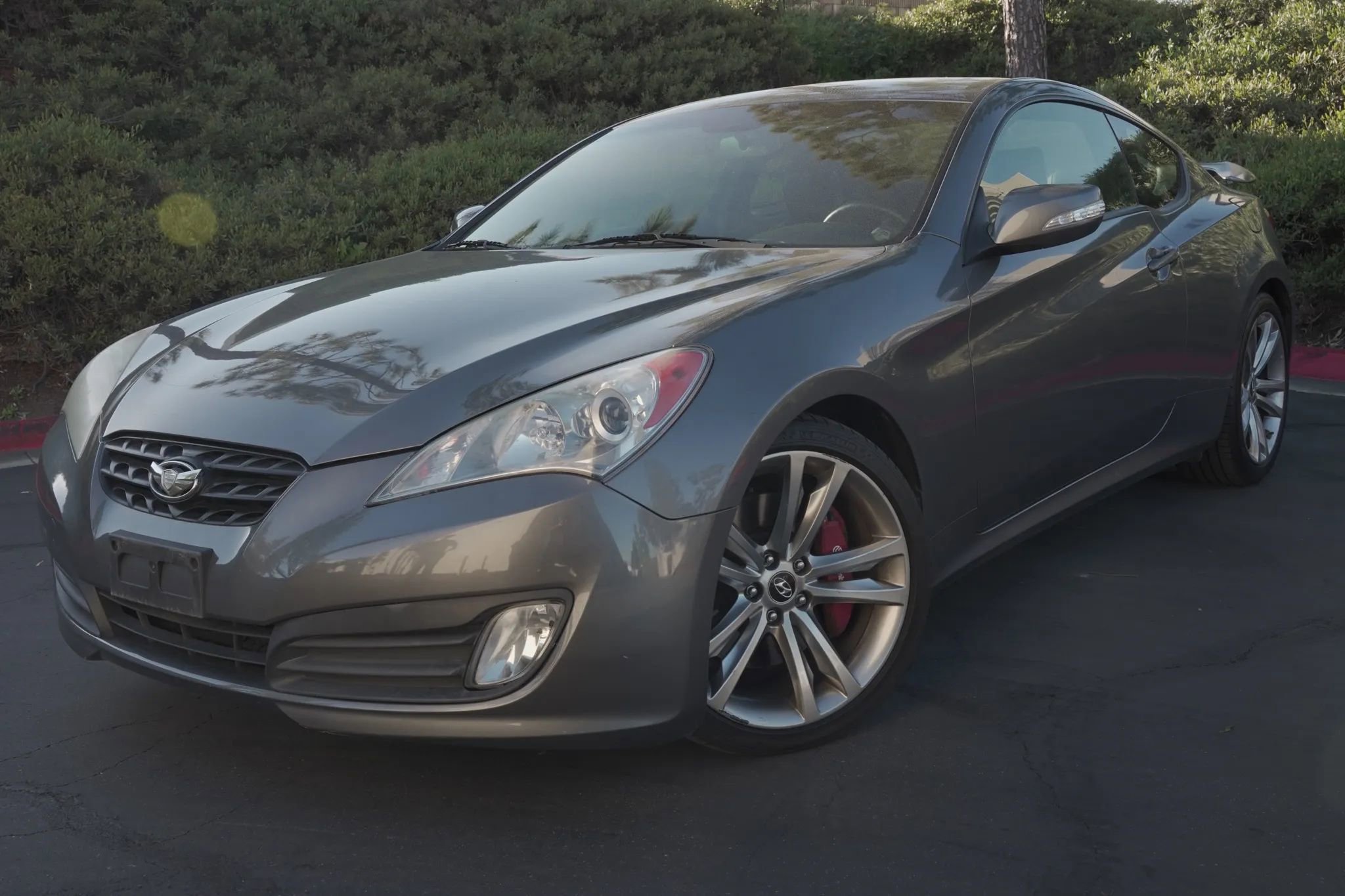 Used 2011 Hyundai Genesis 3.8 image 1
