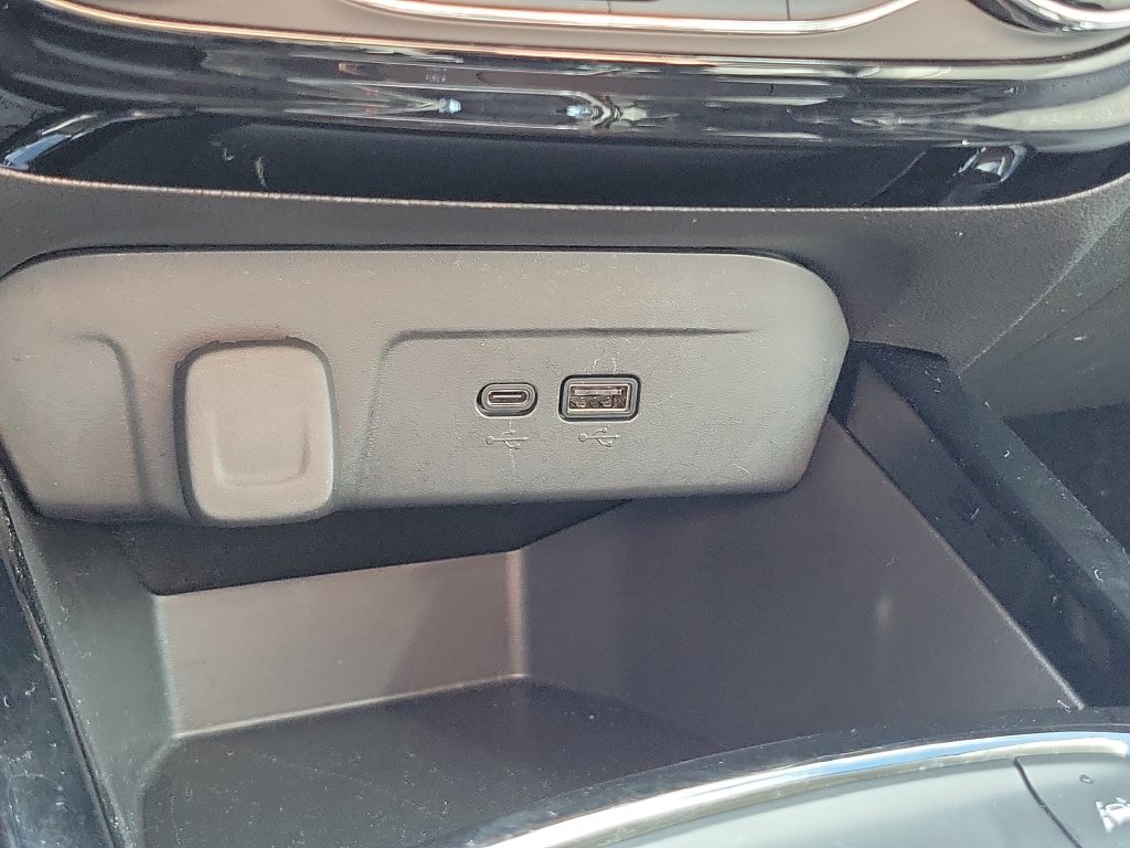 Used 2024 Chevrolet Trax LT w/ LT Convenience Package FWD image 24