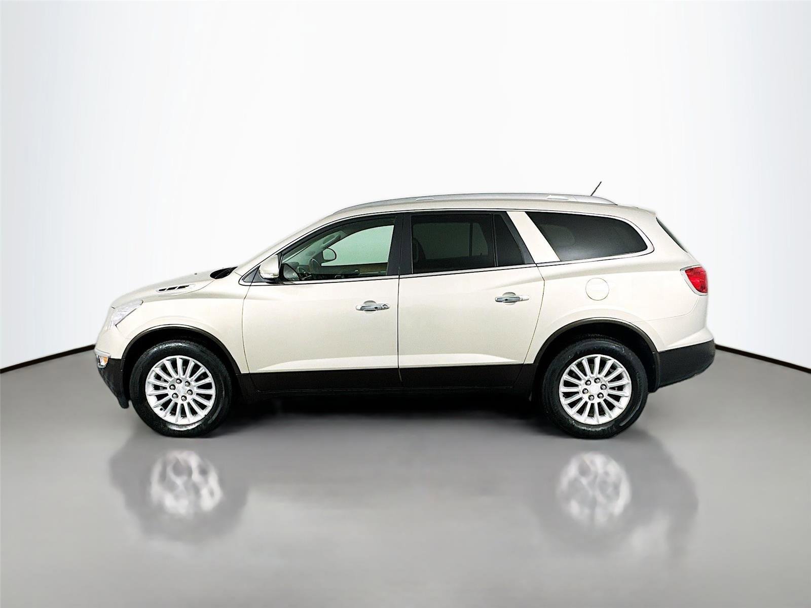 Used 2011 Buick Enclave CXL FWD image 4