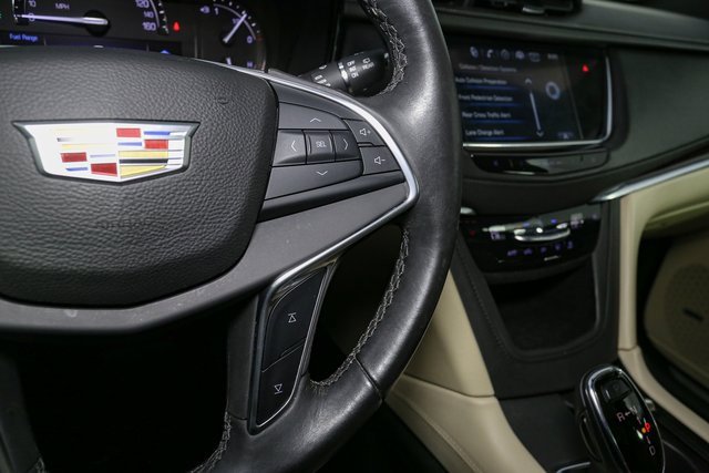 Used 2017 Cadillac XT5 Luxury w/ Driver Awareness Package image 32