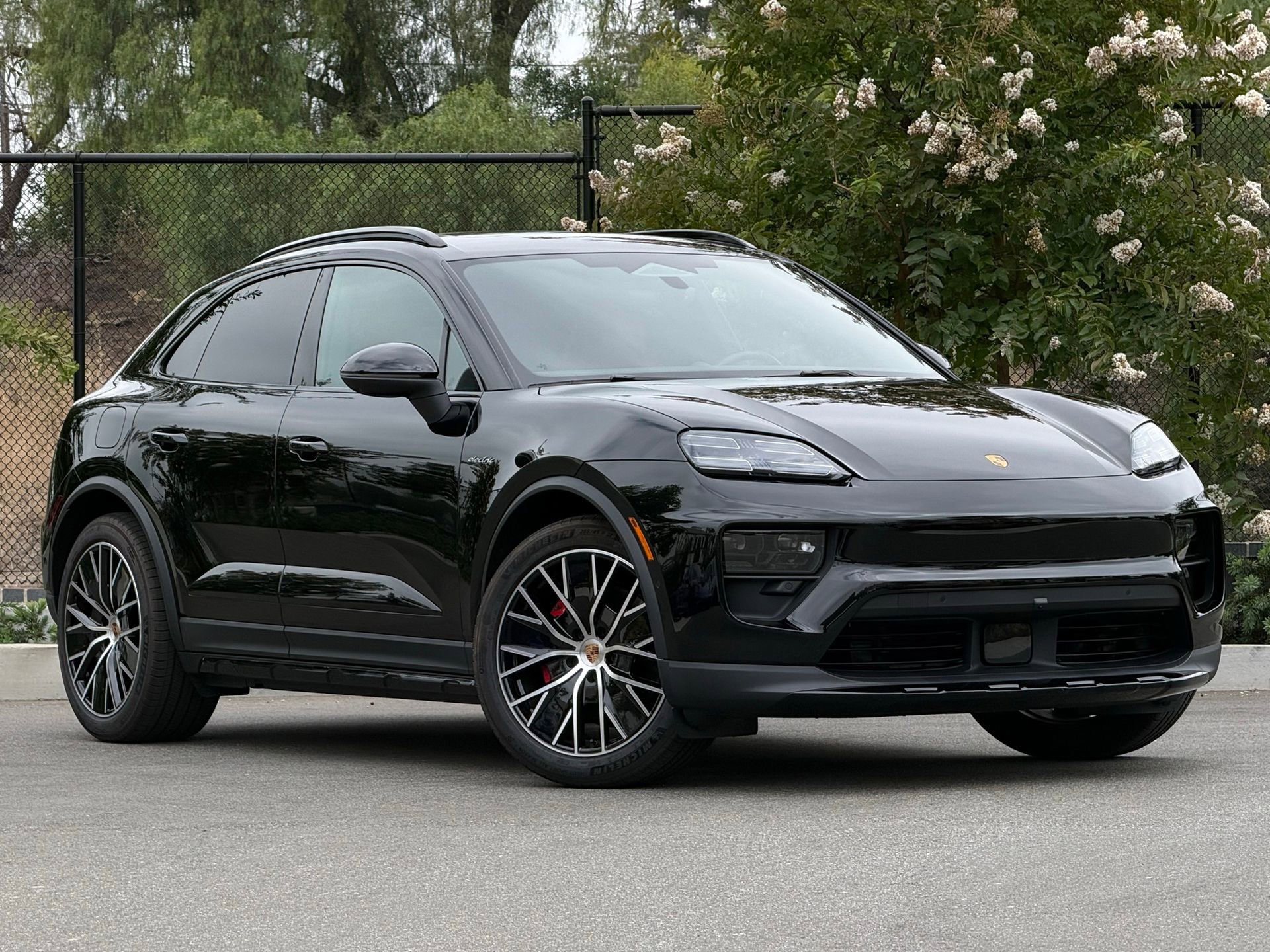 Used 2025 Porsche Macan 4S Electric AWD/4WD image 9